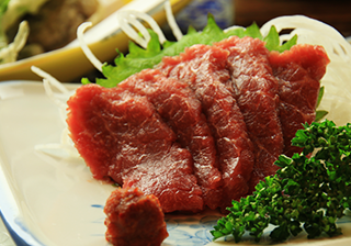 会津名物　桜刺身（馬刺し）